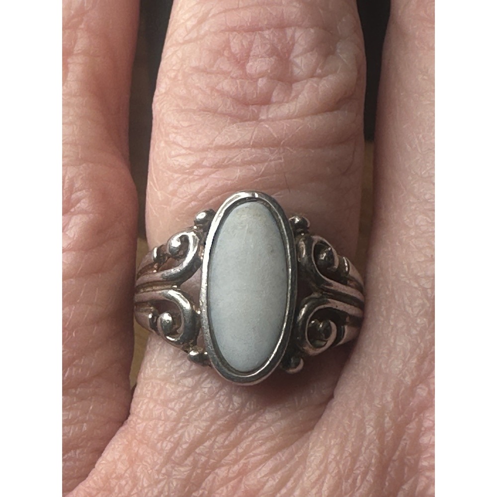 Vintage Sterling Silver Ring w/ Snow White Pearl Stone - Ring Size7 - Picture 2 of 10